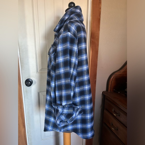 Shacket - Picture 10 of 10